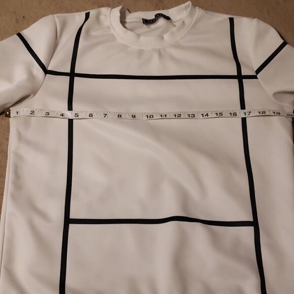 BLACK & White polyester sweatshirt. Ladies large - Picture 5 of 7